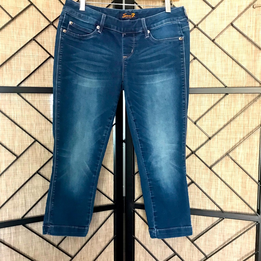 SEVEN7- PERFECT FIT LOW RISE DARK BLUE WASH CAPRI JEANS size 4
